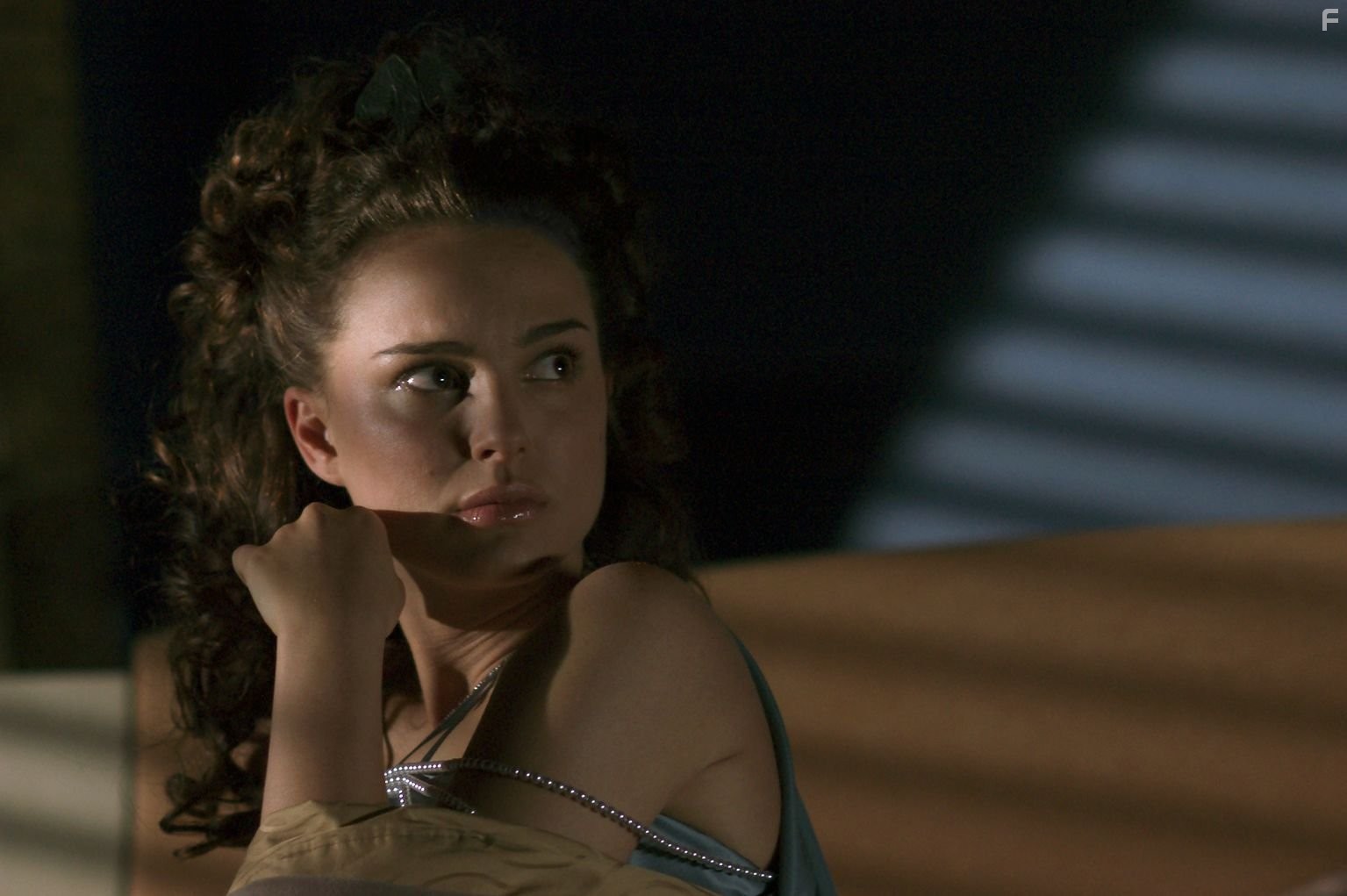 Natalie Portman in Звёздные войны. Эпизод 3: Месть Ситхов (2005)