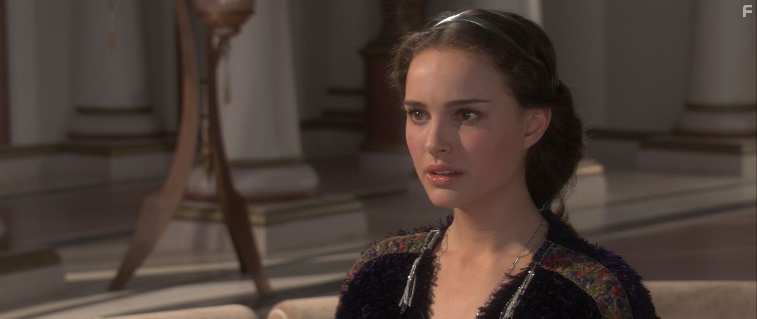 Natalie Portman in Звёздные войны. Эпизод 3: Месть Ситхов (2005)