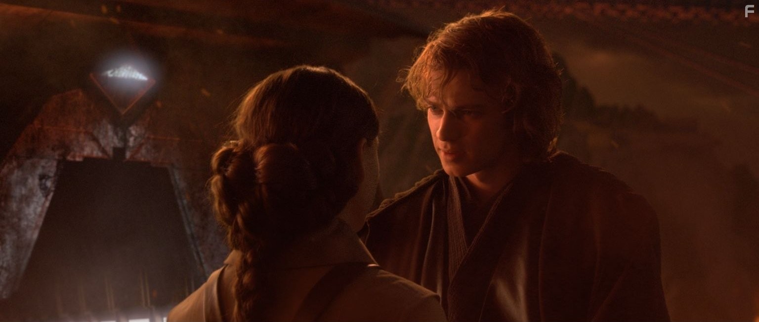 Natalie Portman and Hayden Christensen in Звёздные войны. Эпизод 3: Месть Ситхов (2005)