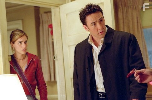 John Cusack and Amanda Peet in Идентификация (2003)