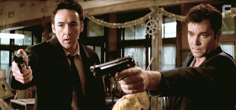 John Cusack and Ray Liotta in Идентификация (2003)