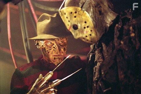 Robert Englund and Ken Kirzinger in Фредди против Джейсона (2003)