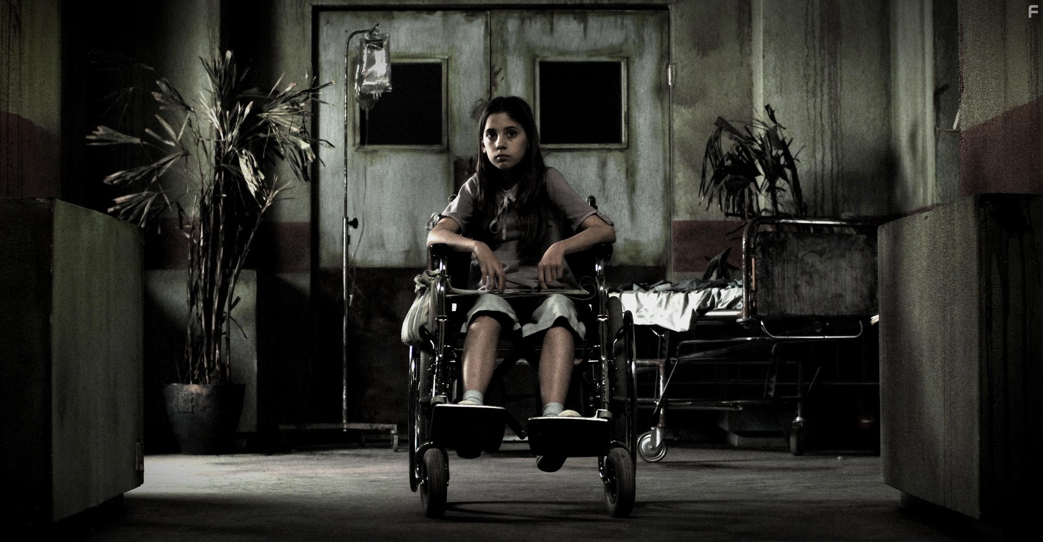 Skye Bennett in Темный этаж (2008)