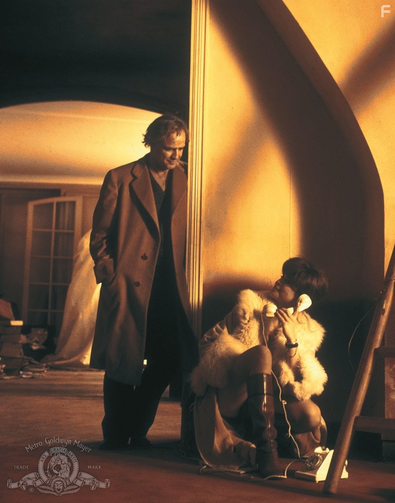 Marlon Brando and Maria Schneider in Последнее танго в Париже (1972)