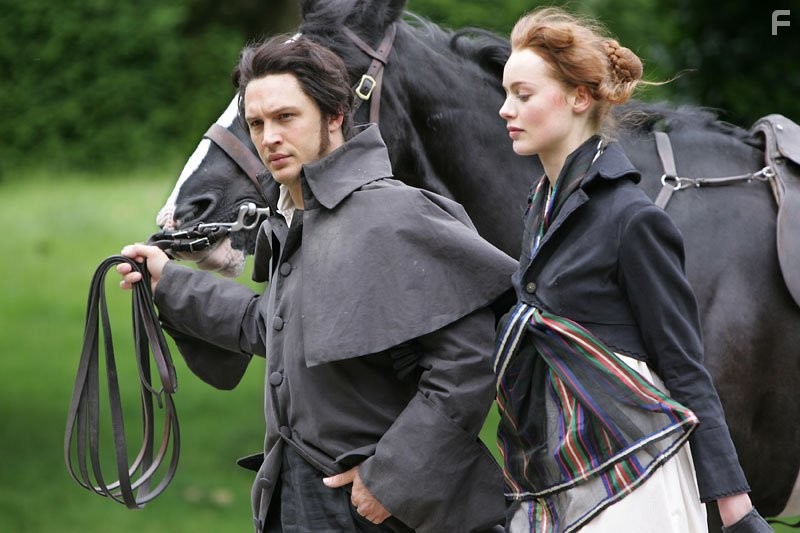 Tom Hardy and Rosalind Halstead in Грозовой перевал (2009)