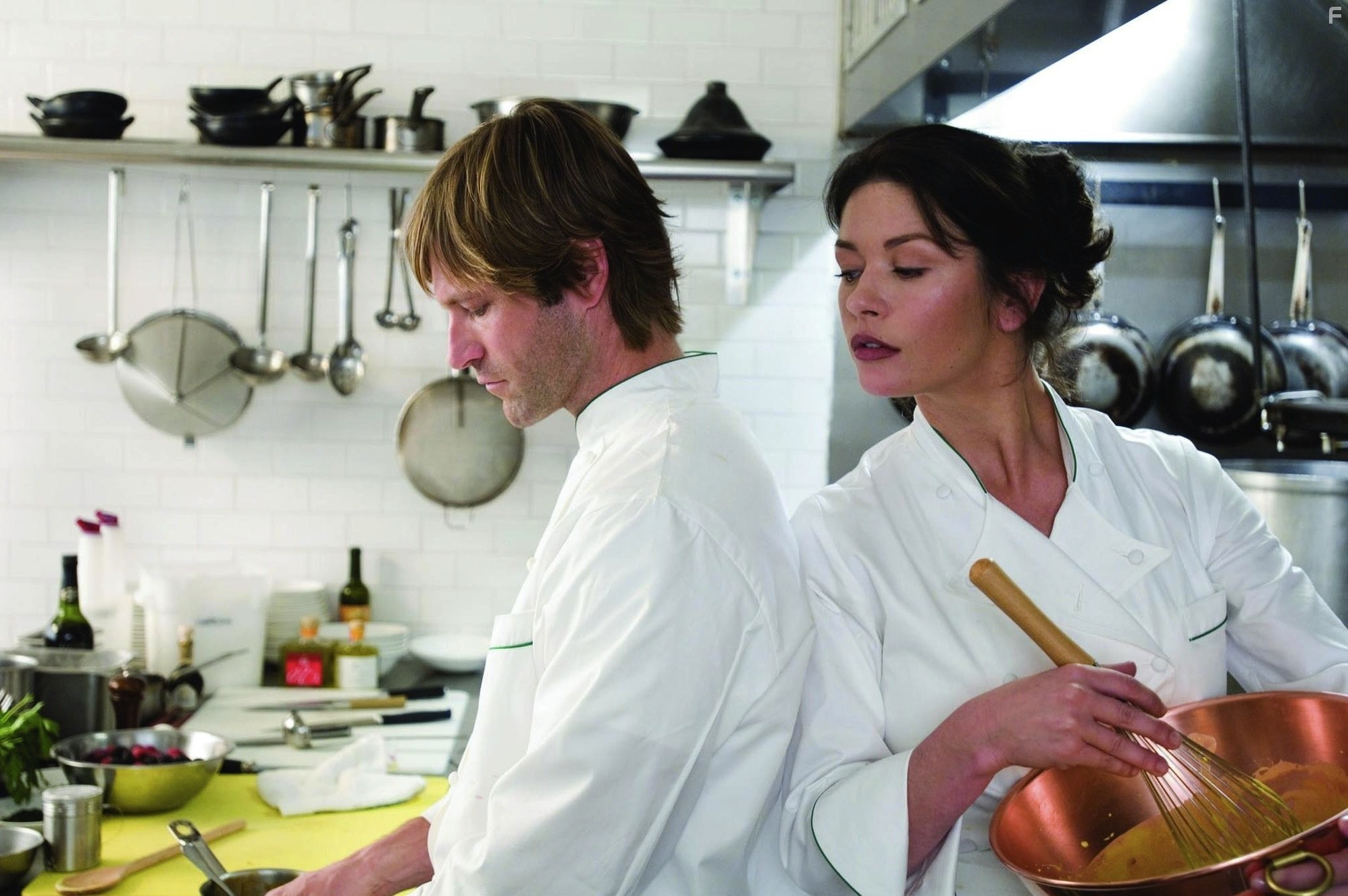 Aaron Eckhart and Catherine Zeta-Jones in Вкуc жизни (2007)