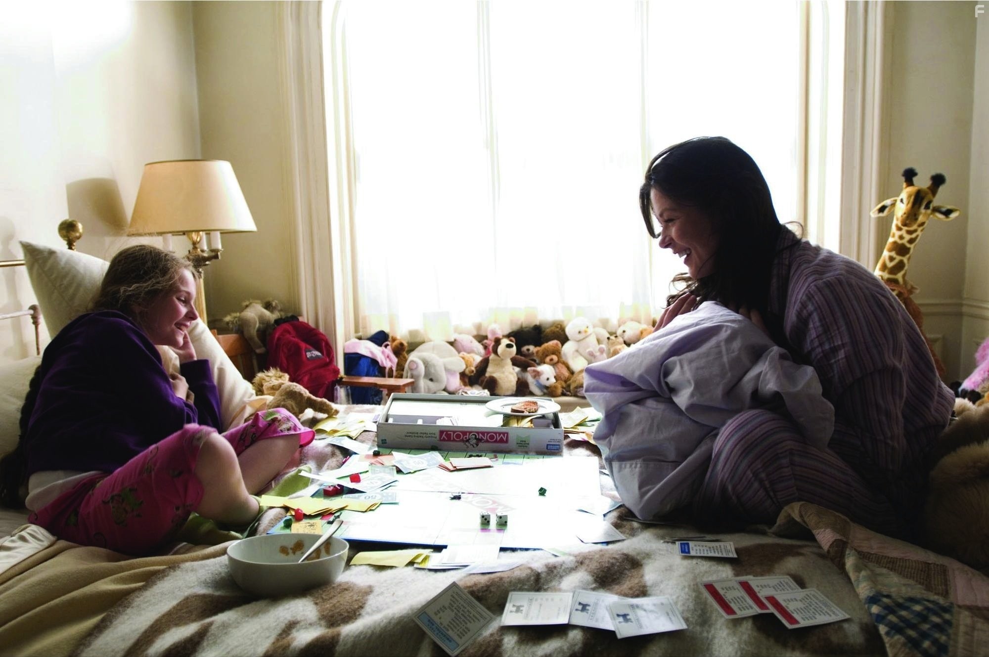 Catherine Zeta-Jones and Abigail Breslin in Вкуc жизни (2007)