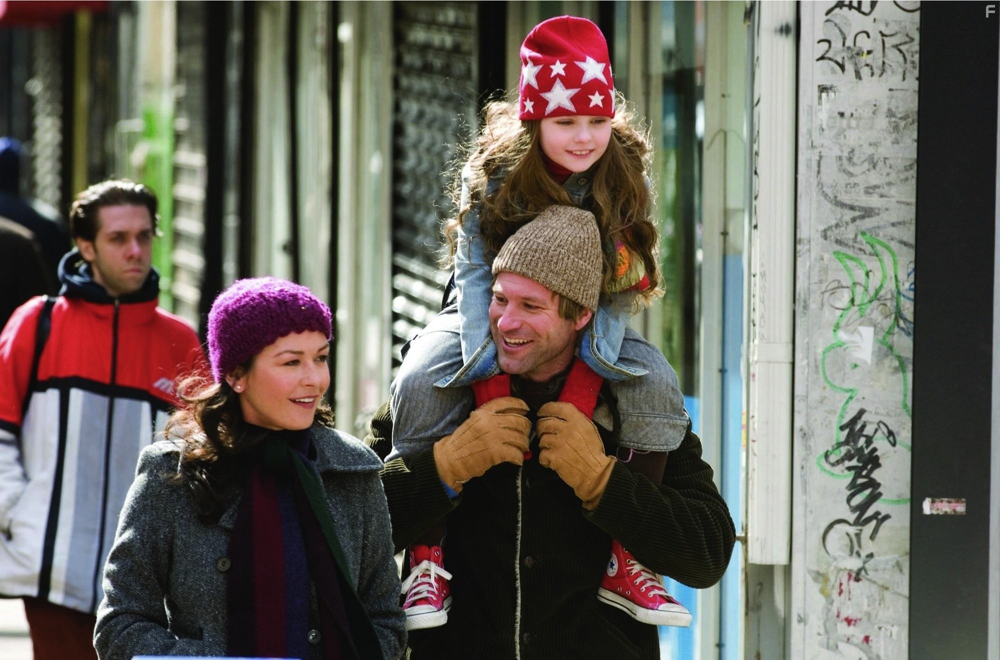Aaron Eckhart, Catherine Zeta-Jones, and Abigail Breslin in Вкуc жизни (2007)