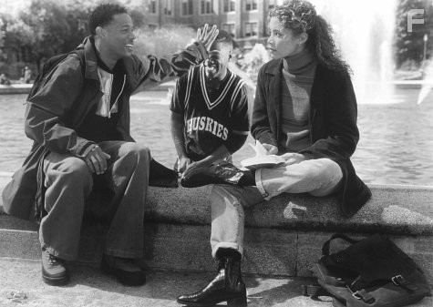 Michael Michele, Marlon Wayans, and Kadeem Hardison in Шестой игрок (1997)