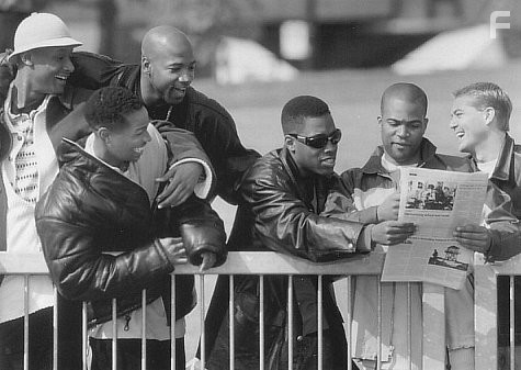 Marlon Wayans, Travis Ford, Kadeem Hardison, Jack Karuletwa, Lorenzo Orr, and Chris Spencer in Шестой игрок (1997)