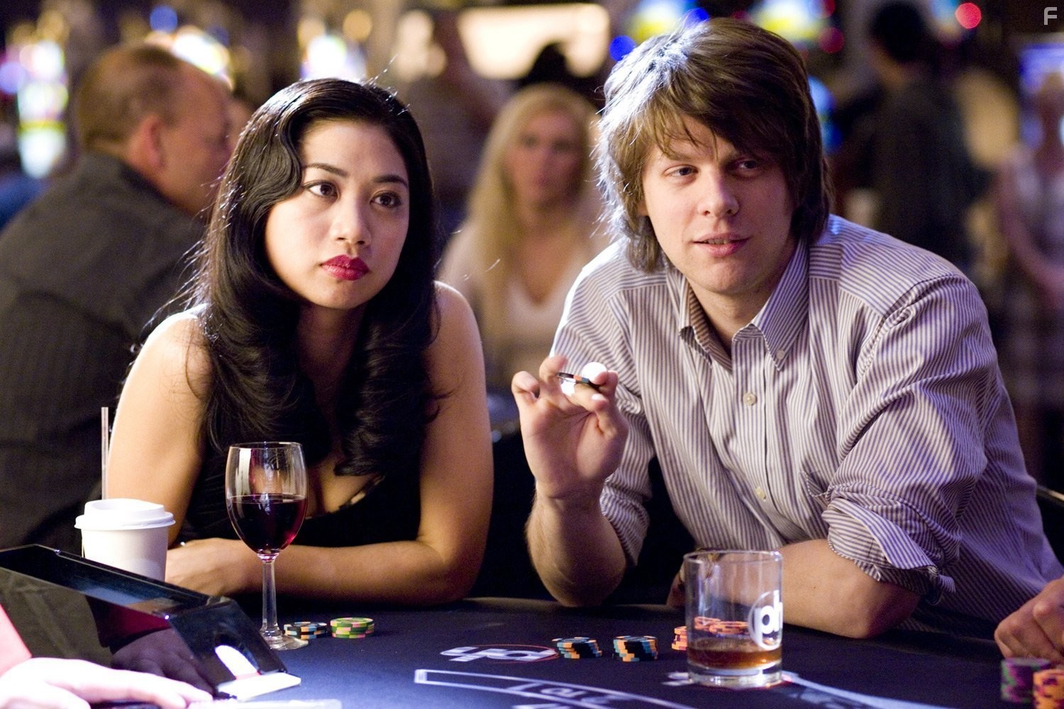 Liza Lapira and Jacob Pitts in Двадцать одно (2008)