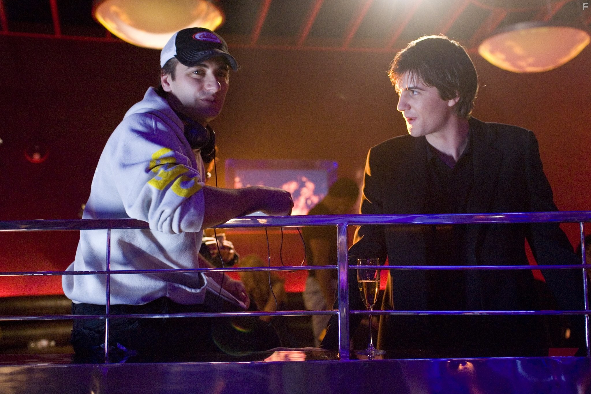 Robert Luketic and Jim Sturgess in Двадцать одно (2008)