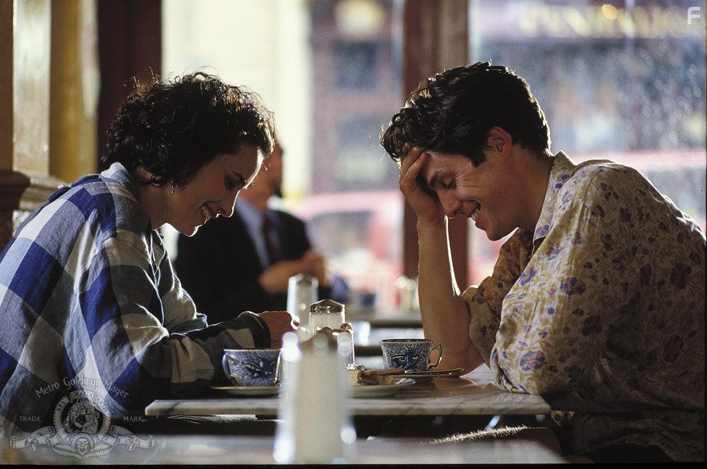 Hugh Grant and Andie MacDowell in Четыре свадьбы и oдни похороны (1994)