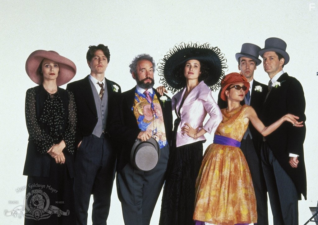 Kristin Scott Thomas, Hugh Grant, Andie MacDowell, Simon Callow, John Hannah, Charlotte Coleman, and James Fleet in Четыре свадьбы и oдни похороны (1994)