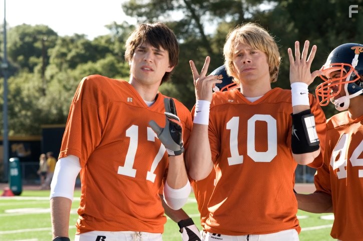 Nicholas D'Agosto and Eric Christian Olsen in Зажги этим летом! (2009)