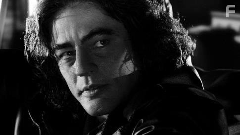 Benicio Del Toro in Город грехов (2005)