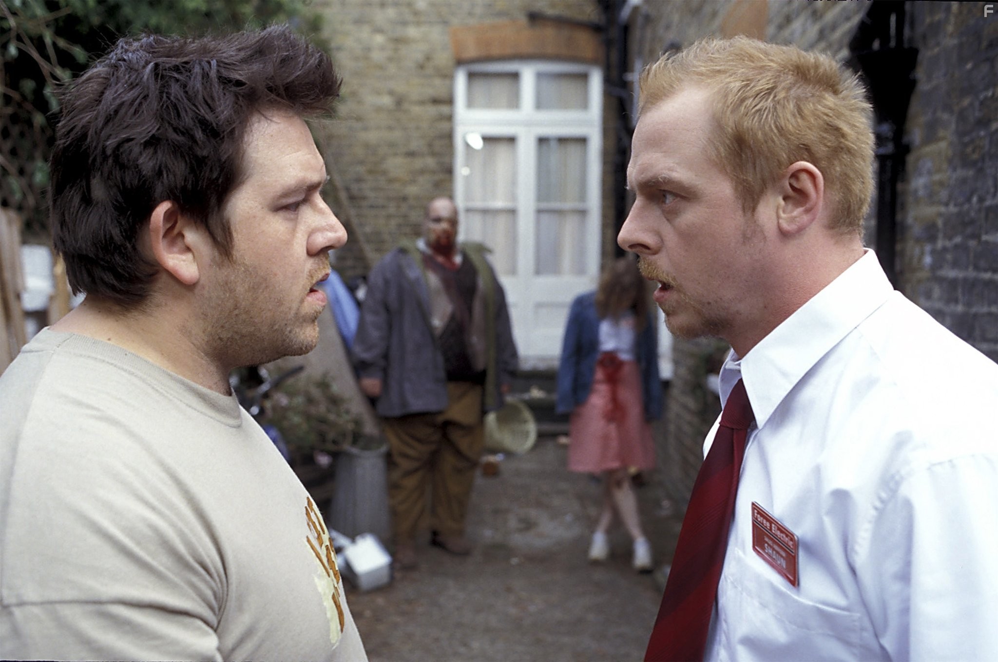 Nick Frost and Simon Pegg in Зомби по имени Шон (2004)