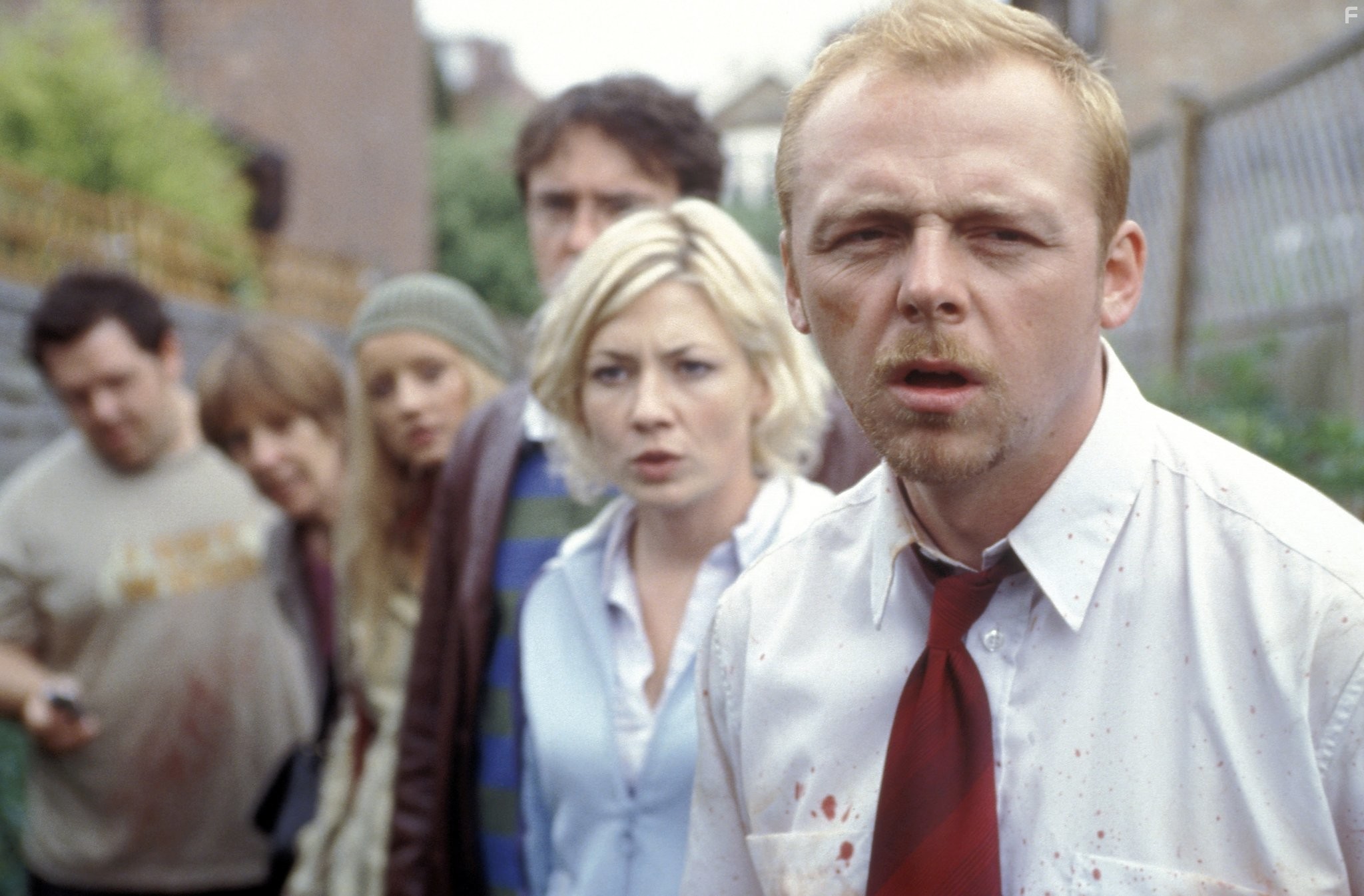 Kate Ashfield, Lucy Davis, Nick Frost, Dylan Moran, Simon Pegg, and Penelope Wilton in Зомби по имени Шон (2004)