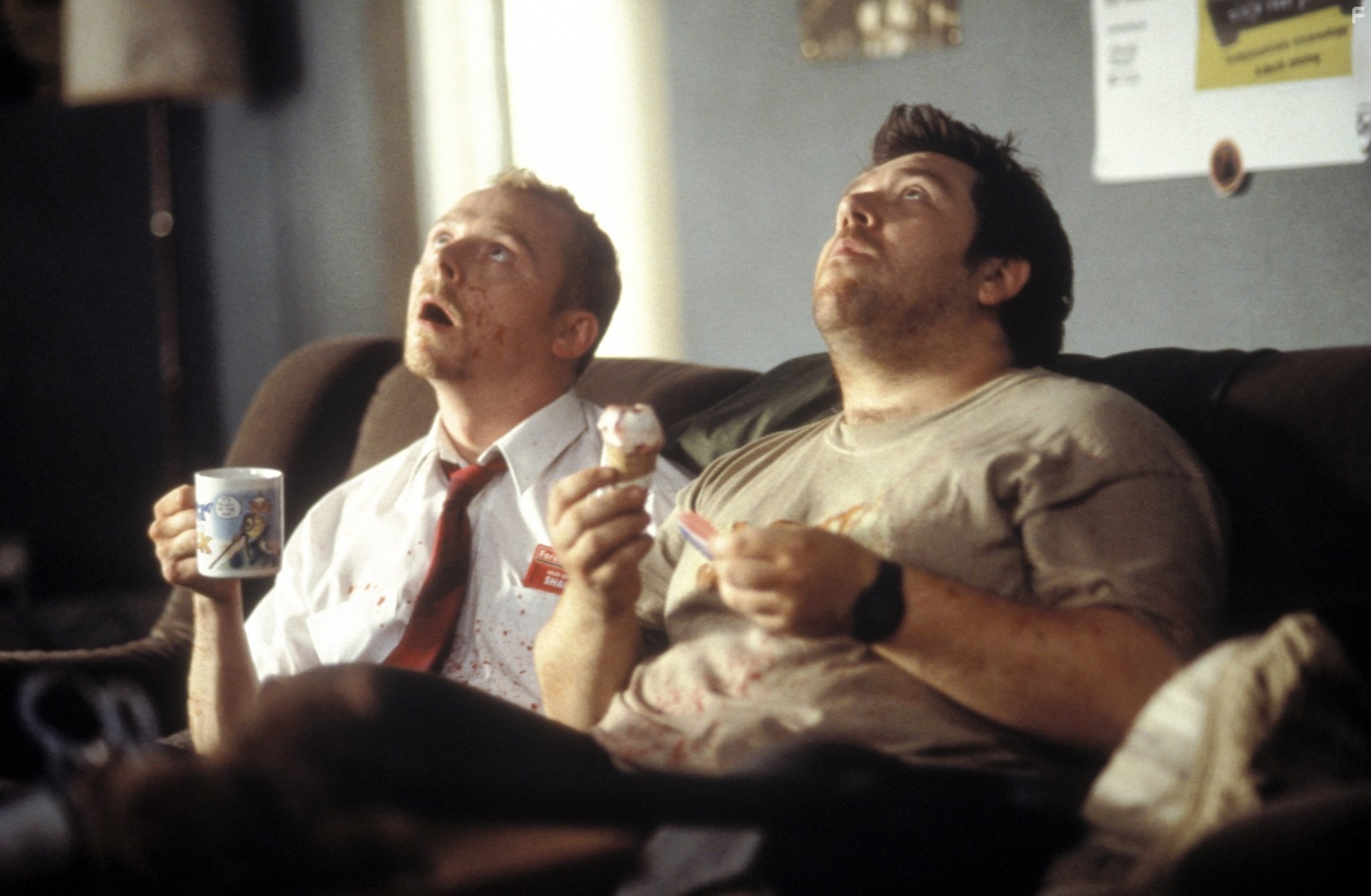 Nick Frost and Simon Pegg in Зомби по имени Шон (2004)