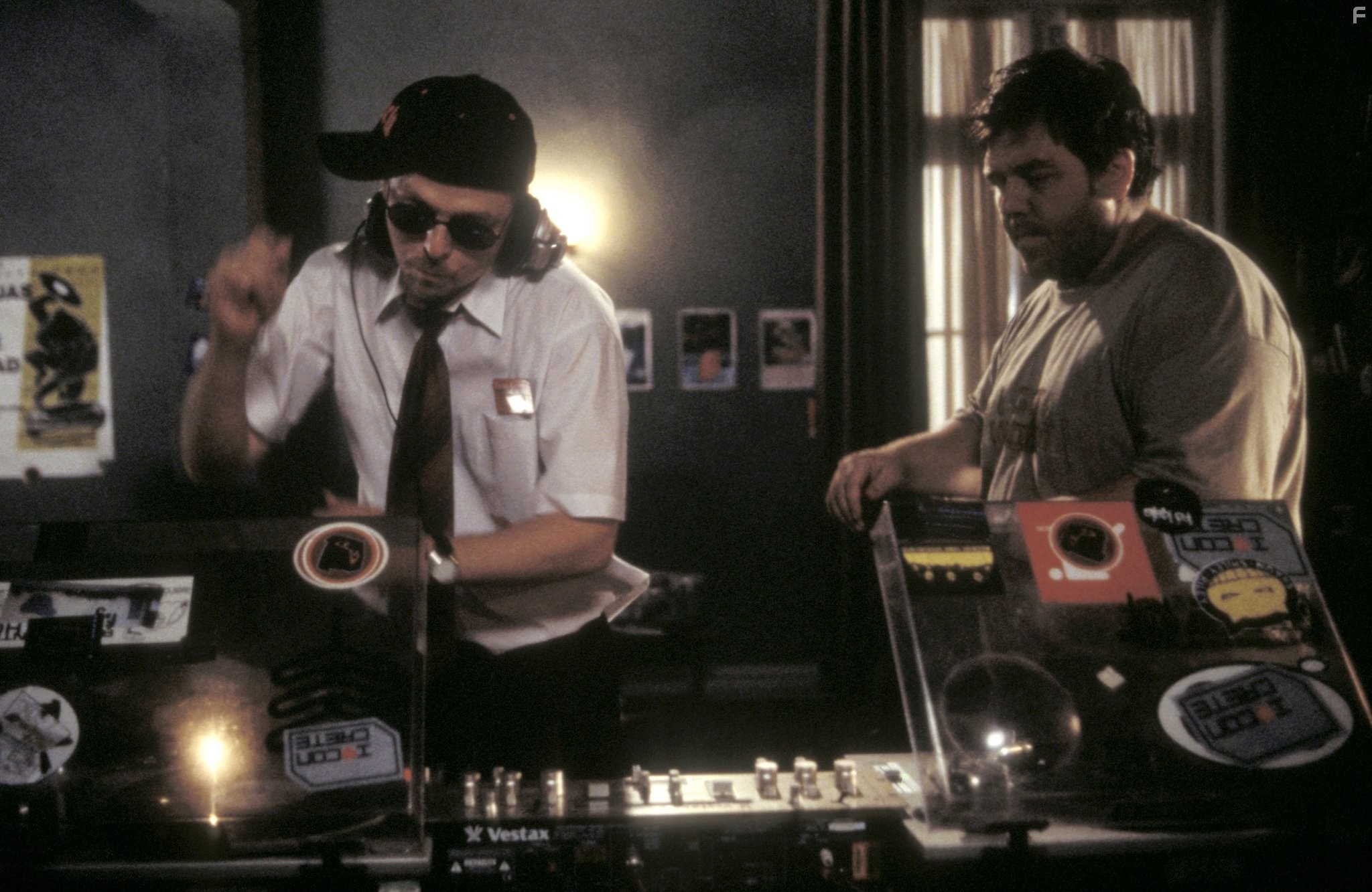 Nick Frost and Simon Pegg in Зомби по имени Шон (2004)