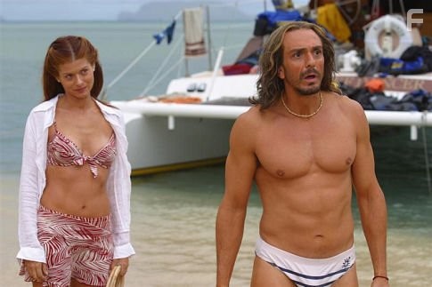 Hank Azaria and Debra Messing in А вот и Полли (2004)