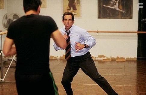 Ben Stiller and Jsu Garcia in А вот и Полли (2004)