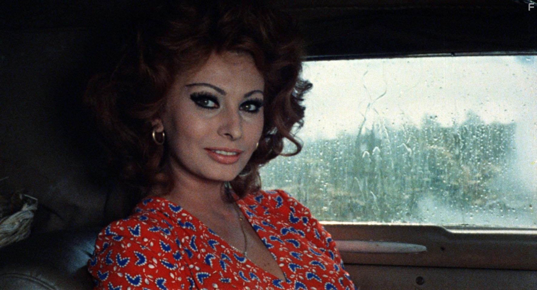 Sophia Loren in Брак по-итальянски (1964)