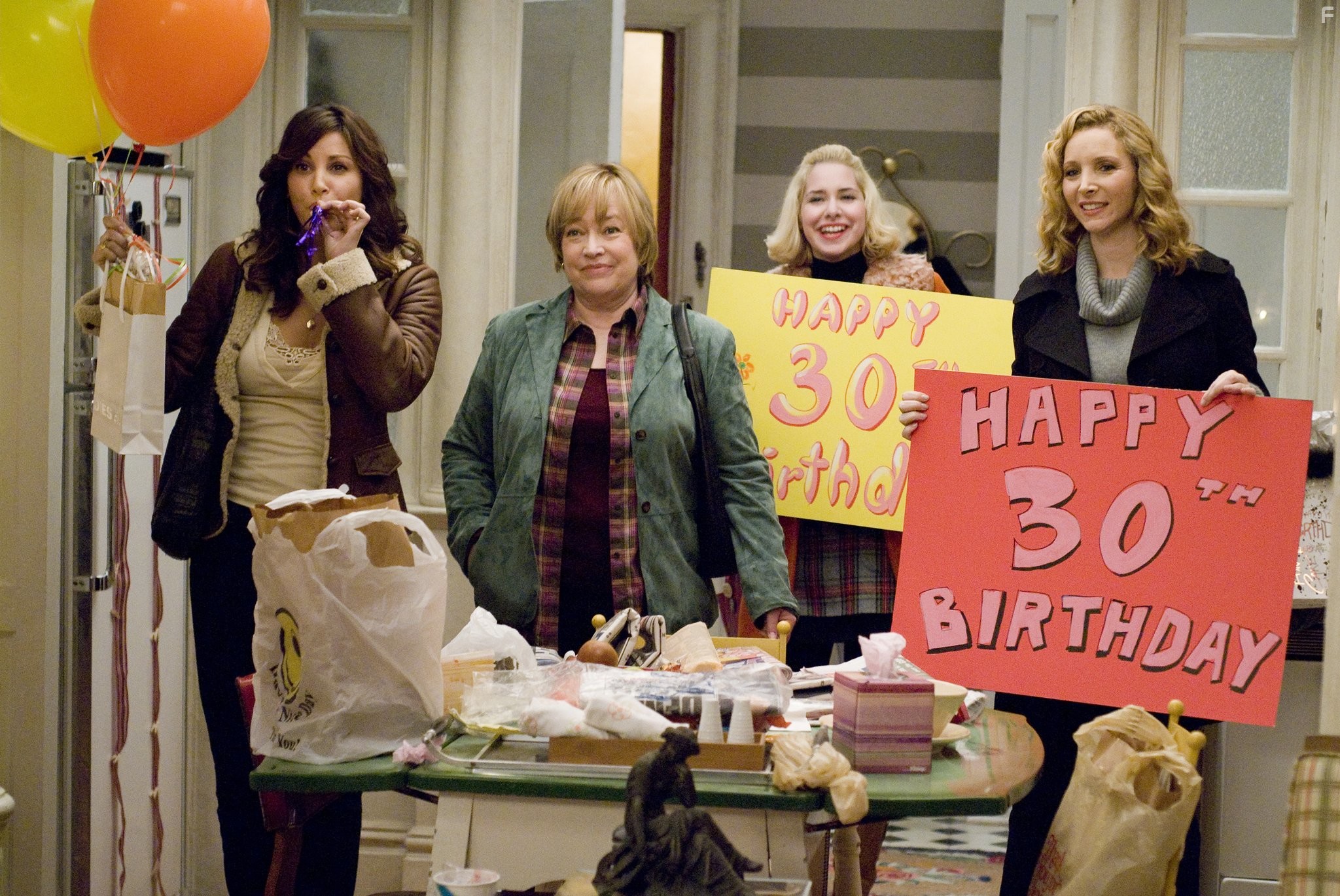 Gina Gershon, Kathy Bates, Lisa Kudrow, and Nellie McKay in P.S. Я люблю тебя (2007)