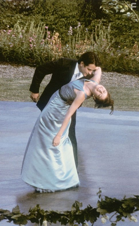 Dermot Mulroney and Debra Messing in Жених напрокат (2005)