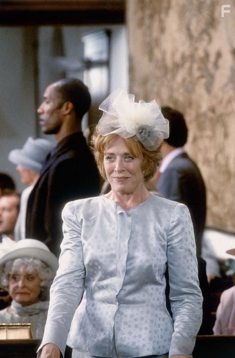 Holland Taylor in Жених напрокат (2005)