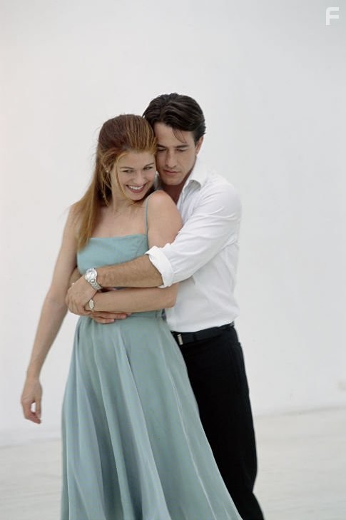 Dermot Mulroney and Debra Messing in Жених напрокат (2005)