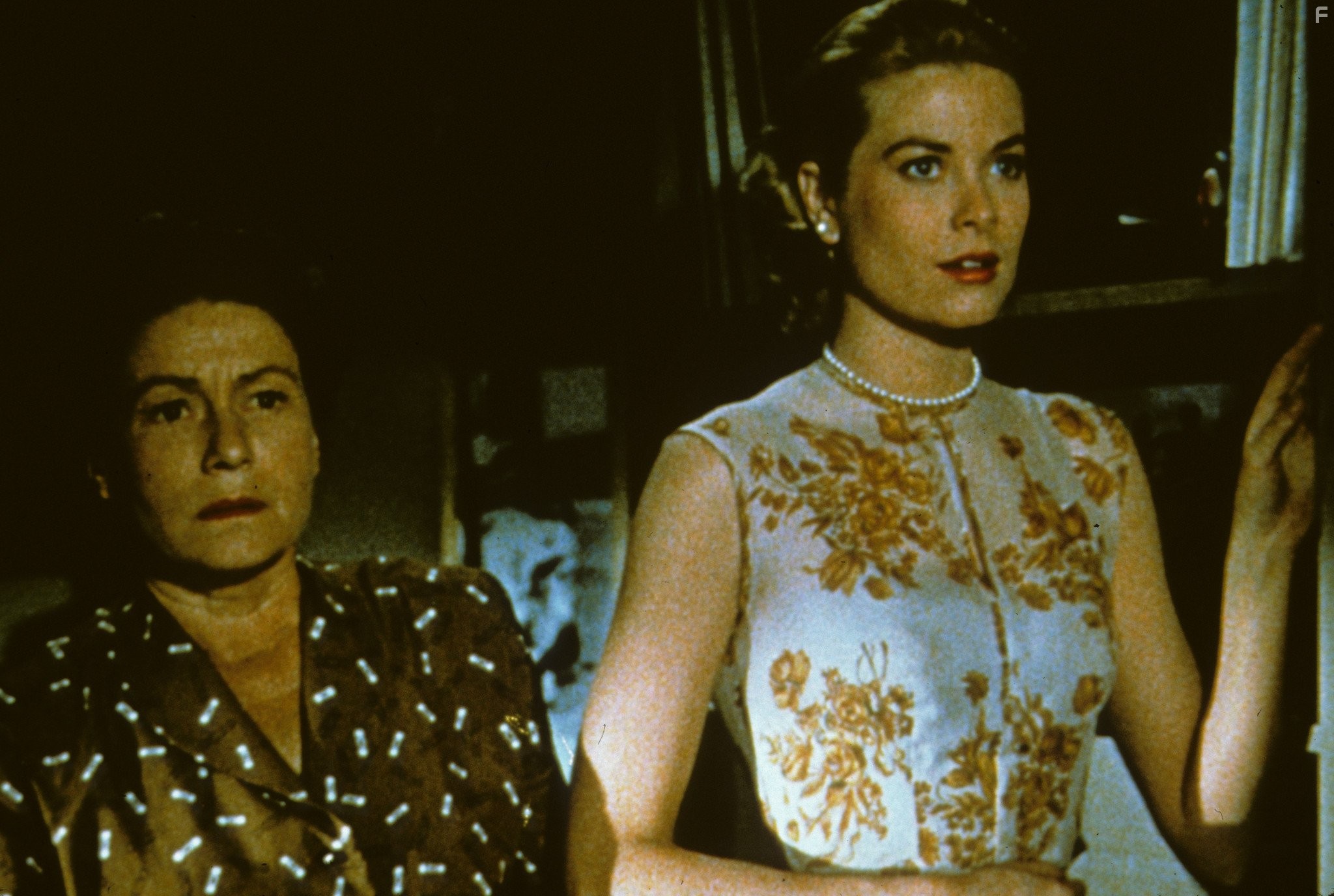 Grace Kelly and Thelma Ritter in Окно во двор (1954)