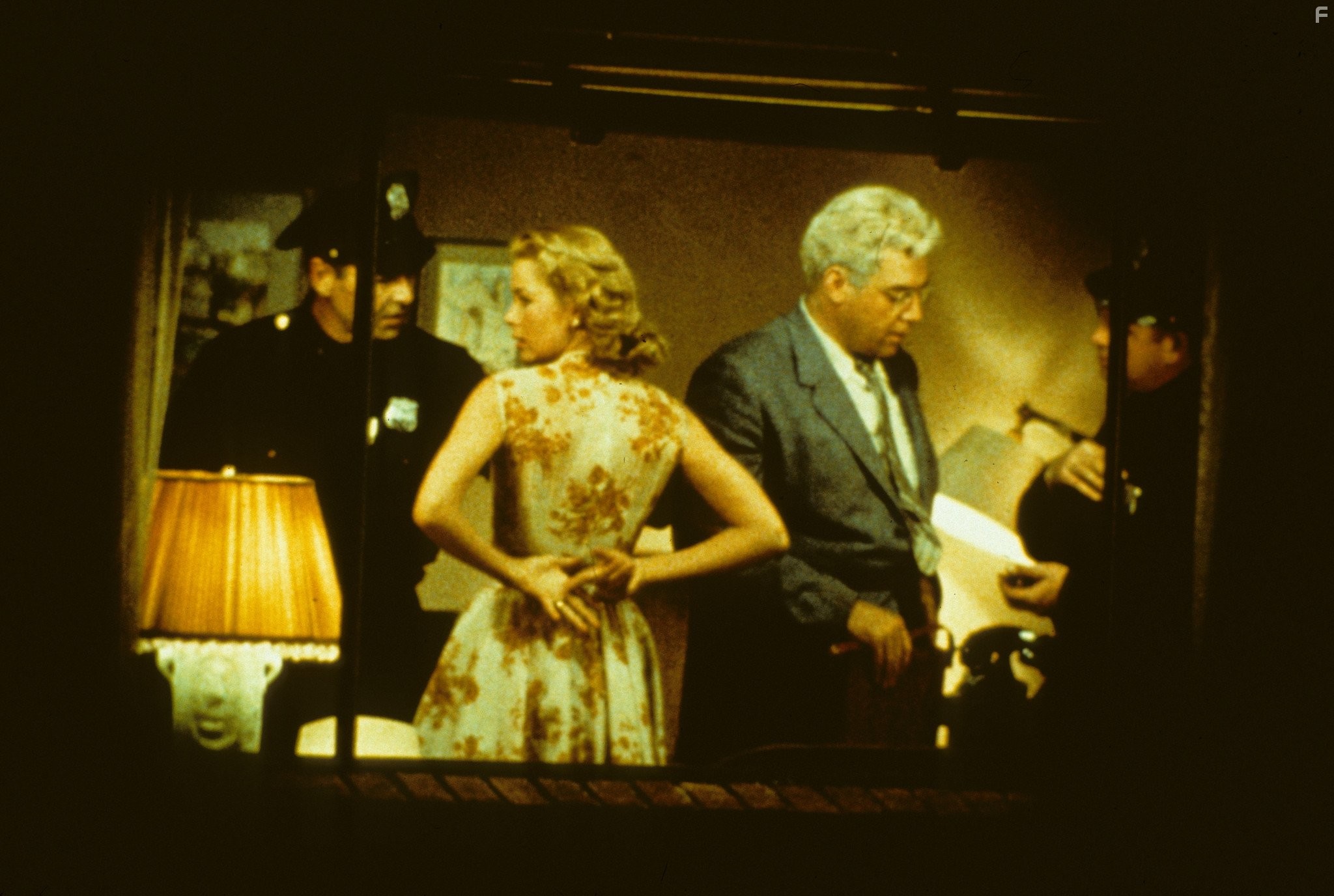 Grace Kelly and Raymond Burr in Окно во двор (1954)