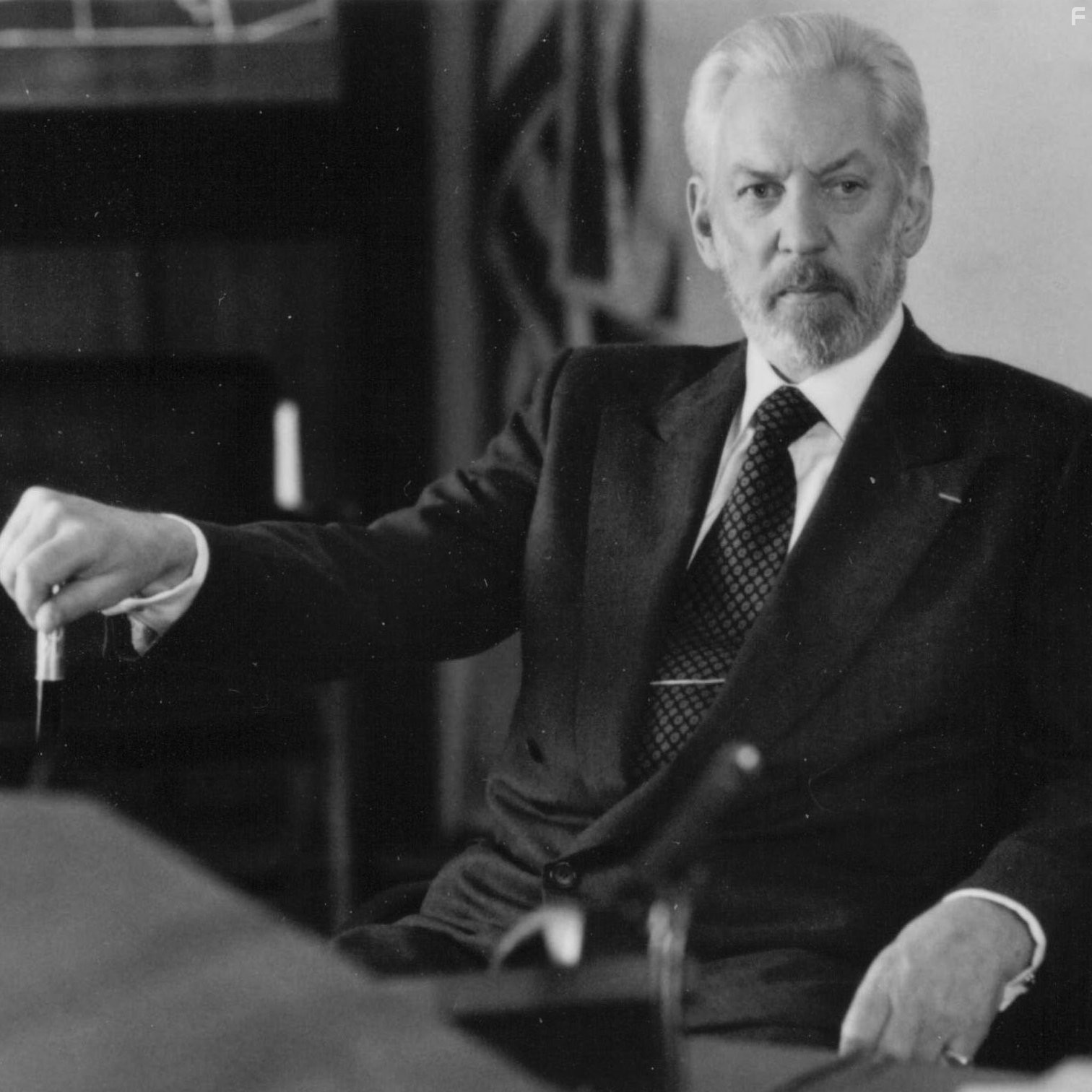 Donald Sutherland in Кукловоды (1994)