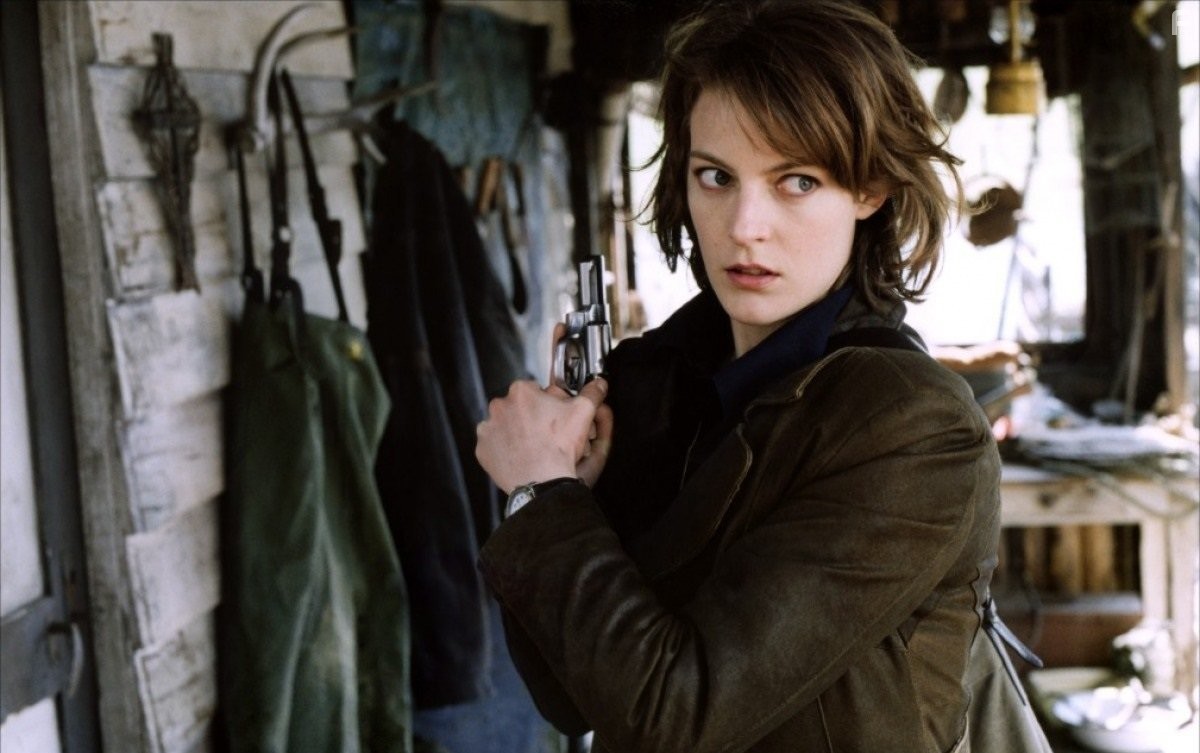 Camille Natta in Багровые реки 2: Ангелы апокалипсиса (2004)