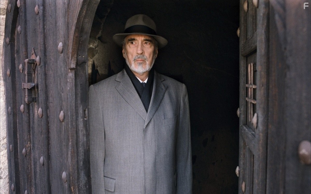 Christopher Lee in Багровые реки 2: Ангелы апокалипсиса (2004)