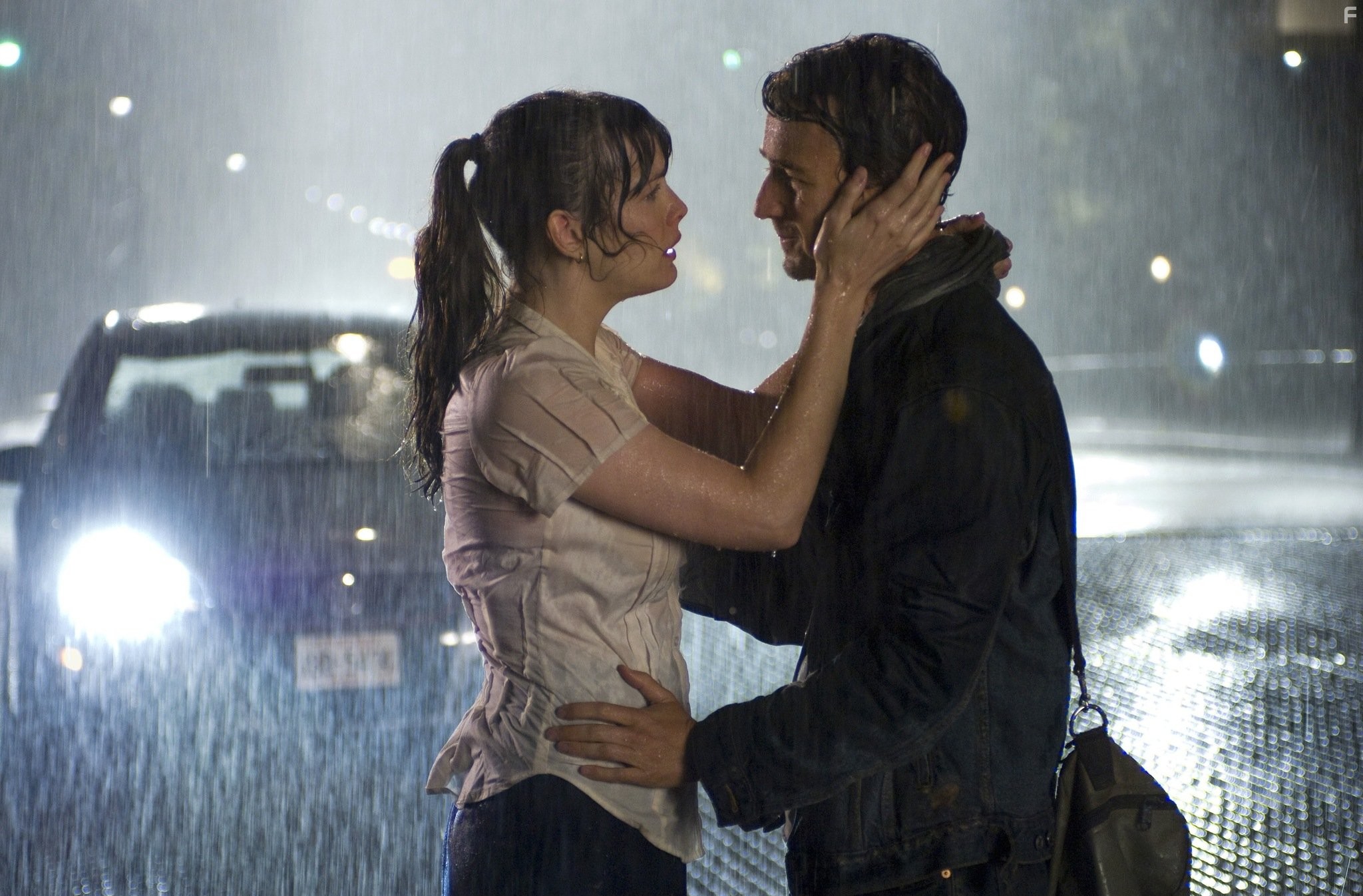 Liv Tyler and Edward Norton in Невероятный Халк (2008)