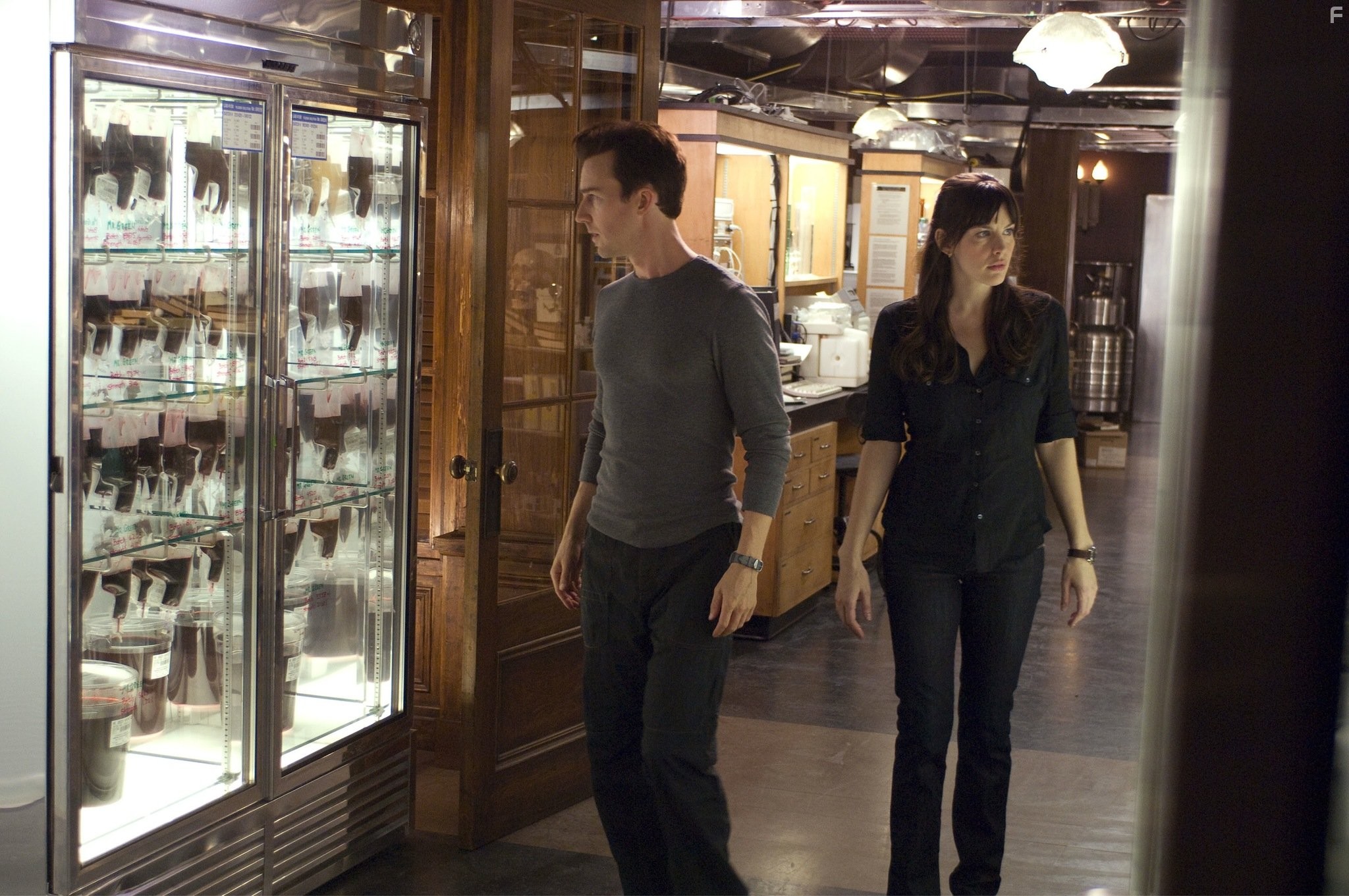 Liv Tyler and Edward Norton in Невероятный Халк (2008)