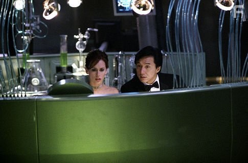 Jimmy Tong (JACKIE CHAN) and his rookie partner Del Blaine (JENNIFER LOVE HEWITT) try to figure out how Banning intends to corner the market on the world's drinking water supply
