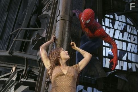 Kirsten Dunst and Tobey Maguire in Человек-пaук 2 (2004)