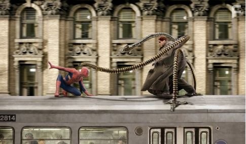 Alfred Molina and Tobey Maguire in Человек-пaук 2 (2004)