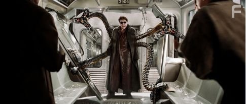 Alfred Molina in Человек-пaук 2 (2004)