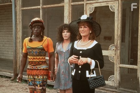 John Leguizamo, Wesley Snipes, and Patrick Swayze in Bонг Фу, с благодарностью за все! Джули Ньюмар (1995)