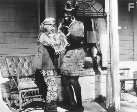 Wesley Snipes and Alice Drummond in Bонг Фу, с благодарностью за все! Джули Ньюмар (1995)