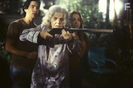 Gina Philips, Eileen Brennan, and Justin Long in Джиперс Криперс (2001)