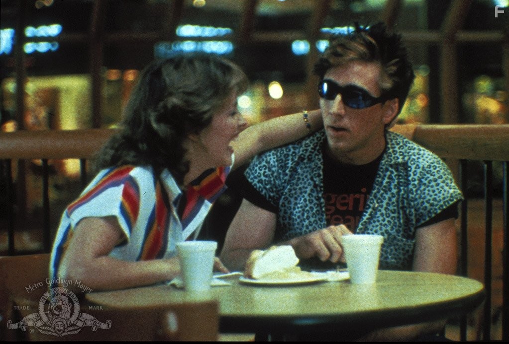 Nicolas Cage and Deborah Foreman in Девушка из долины (1983)