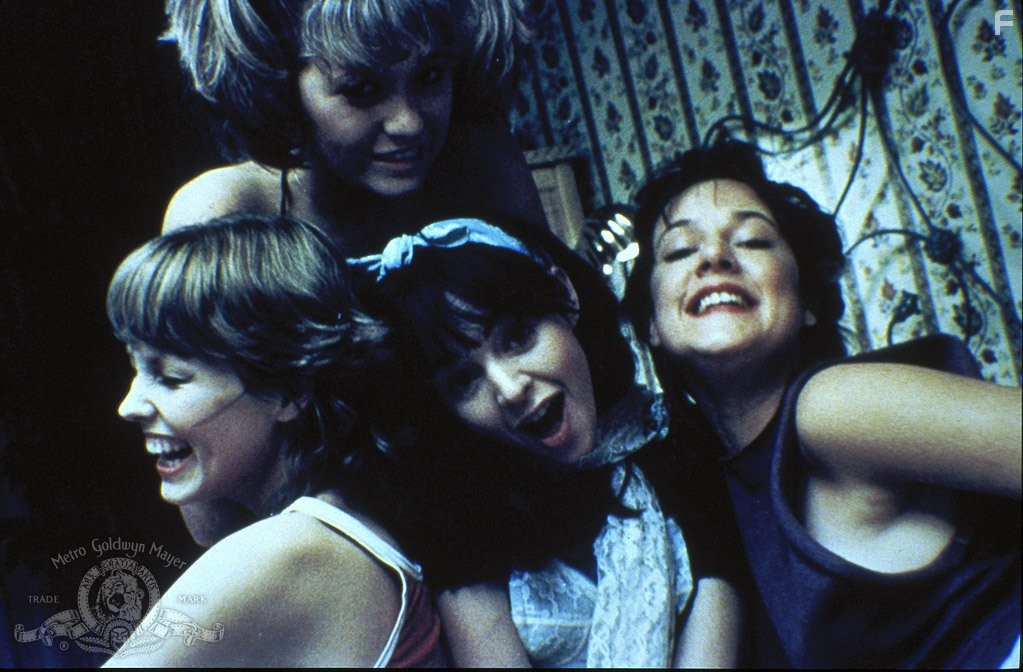 Michelle Meyrink, Elizabeth Daily, Deborah Foreman, and Heidi Holicker in Девушка из долины (1983)