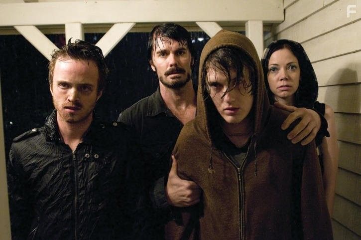 Spencer Treat Clark, Garret Dillahunt, Aaron Paul, and Riki Lindhome in Последний дом слева (2009)