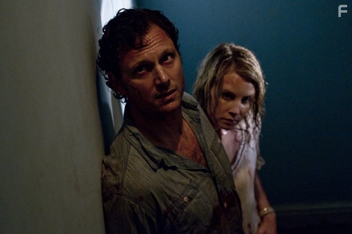 Tony Goldwyn and Monica Potter in Последний дом слева (2009)