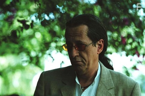Geoffrey Rush in Невыносимая жестокость (2003)